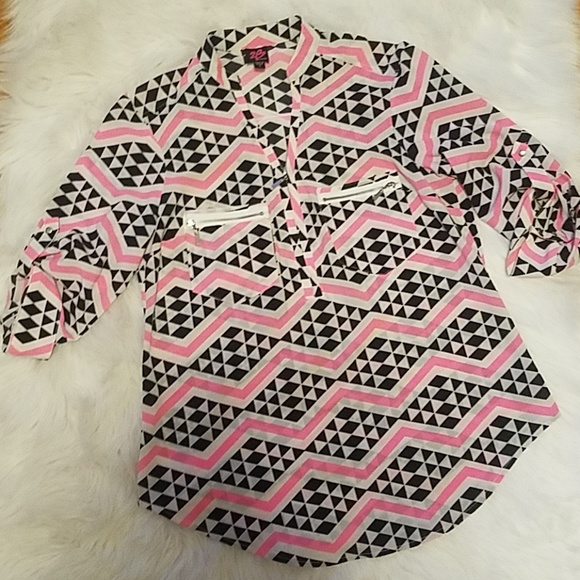 2B Bebe Tops - Bebe Geometric Print Blouse